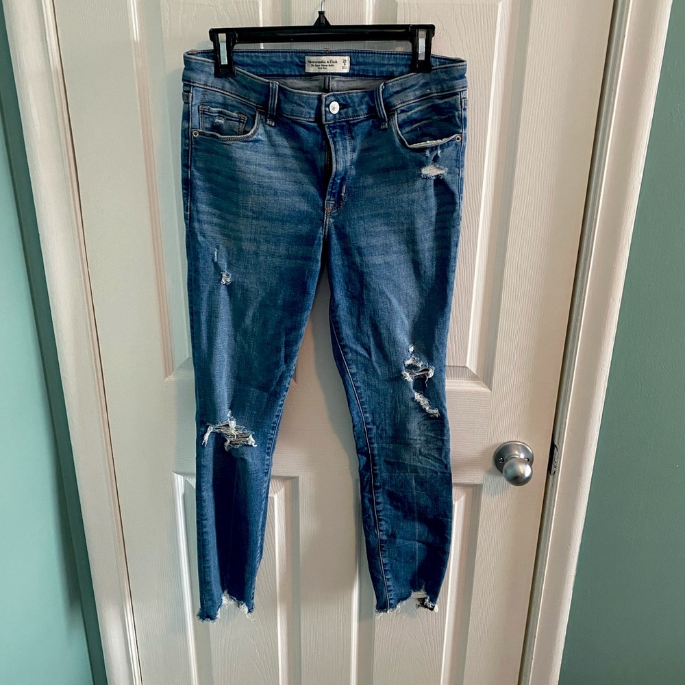 A&F Super Skinny Ankle Jeans! Size 29